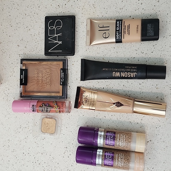 Makeup - Picture 1 of 8